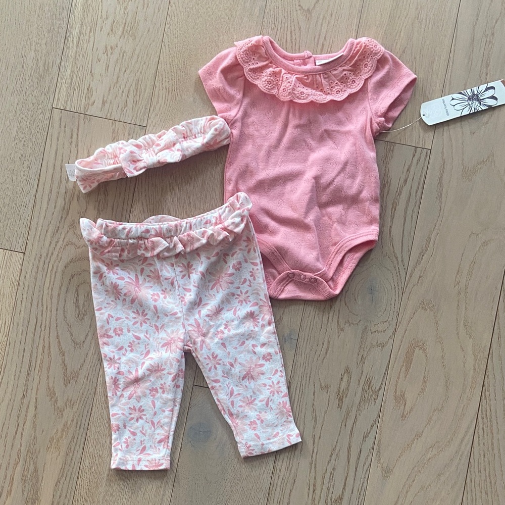 Daisy Fuentes Pink Lace Baby Bodysuit, pants and headband